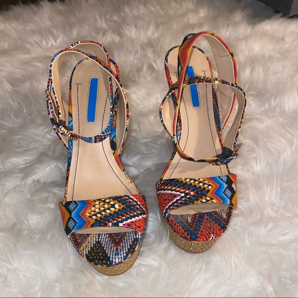 Tribal Print Wedges - Picture 2 of 3